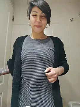 Snapshot of MaiPandora chatting on 11.30.25 MaiPandora online show from 11.30.25