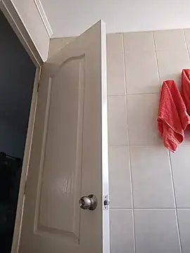 Snapshot of MaiPandora chatting on 12.17.25 MaiPandora online show from 12.17.25