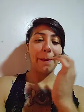 Snapshot of MaiPandora chatting on 12.20.25 MaiPandora online show from 12.20.25