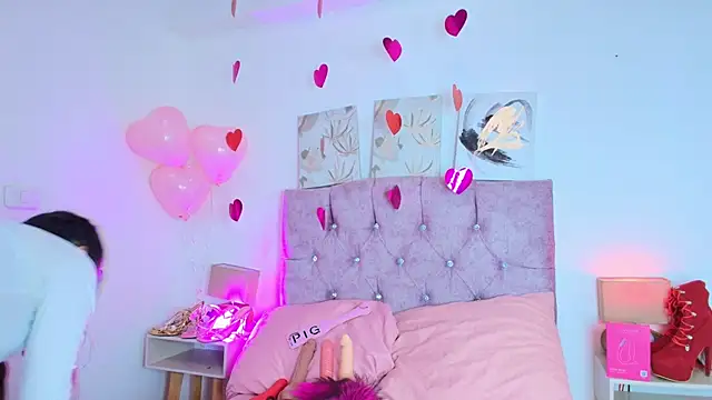 Skye Moore online show from 02.18.26