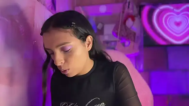 Skye Moore online show from 07.03.26
