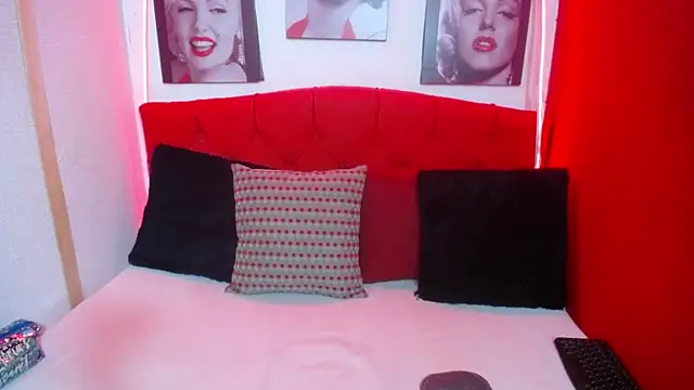 Snapshot of Tiana_Ebony18 chatting on 09.28.25 Tiana Ebony18 online show from 09.28.25