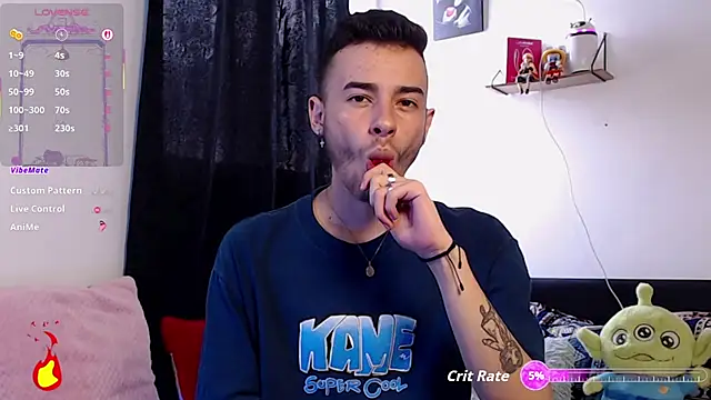 Snapshot of kyle_clint07 chatting on 12.03.25 kyle clint07 online show from 12.03.25