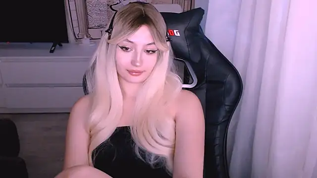 beauty blonde online show from 12.04.25