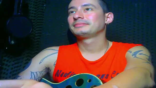 Snapshot of vampireathome chatting on 03.18.25 vampireathome online show from 03.18.25