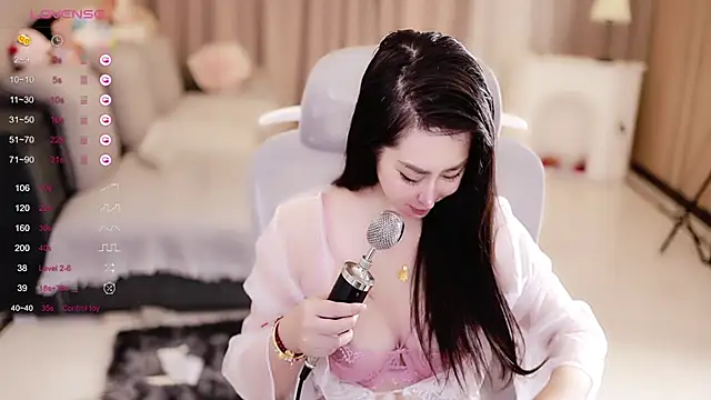 Moonccoi online show from 02.20.25