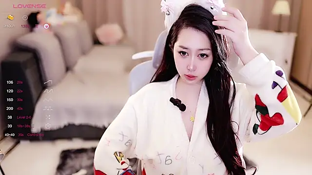 Moonccoi online show from 02.22.25