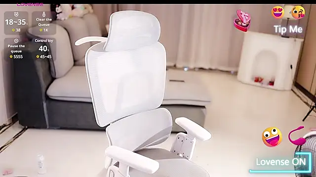 Moonccoi online show from 03.14.25