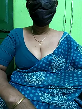 Snapshot of niiveditha chatting on 02.28.25 niiveditha online show from 02.28.25