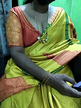 Snapshot of niiveditha chatting on 11.05.25 niiveditha online show from 11.05.25