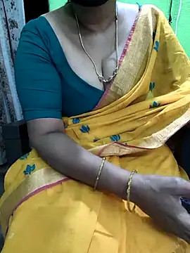 Snapshot of niiveditha chatting on 11.07.25 niiveditha online show from 11.07.25