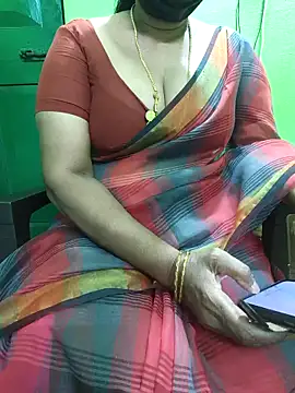 Snapshot of niiveditha chatting on 11.20.25 niiveditha online show from 11.20.25