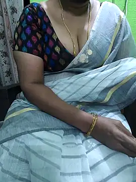 Snapshot of niiveditha chatting on 11.21.25 niiveditha online show from 11.21.25