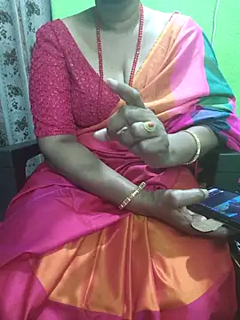 Snapshot of niiveditha chatting on 12.14.25 niiveditha online show from 12.14.25