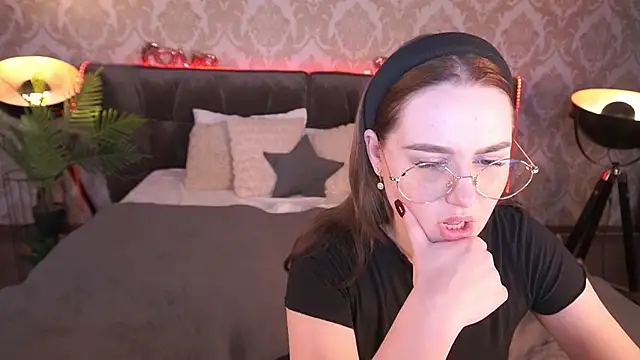 Snapshot of DivineJass chatting on 02.27.25 DivineJass online show from 02.27.25