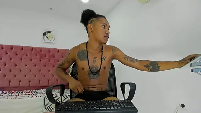 Snapshot of blackdirty420 chatting on 02.14.25 blackdirty420 online show from 02.14.25