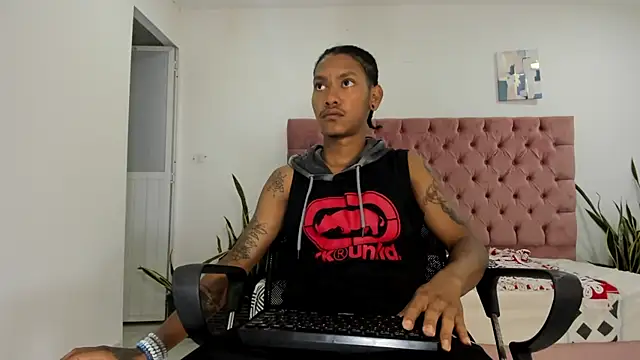 Snapshot of blackdirty420 chatting on 03.10.25 blackdirty420 online show from 03.10.25