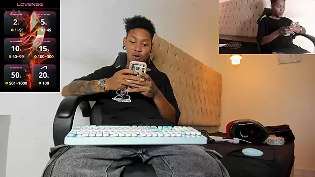 Snapshot of blackdirty420 chatting on 10.03.25 blackdirty420 online show from 10.03.25