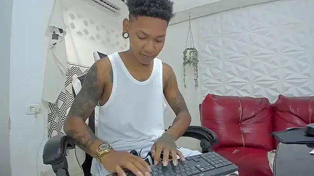 Snapshot of blackdirty420 chatting on 10.10.25 blackdirty420 online show from 10.10.25