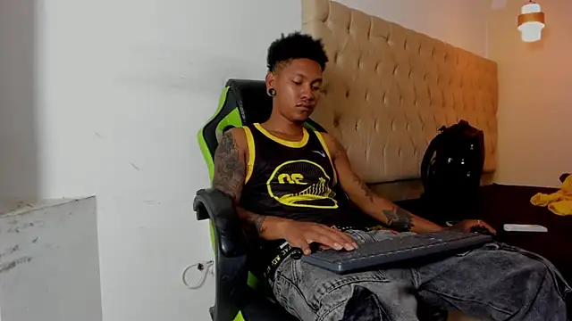 Snapshot of blackdirty420 chatting on 10.16.25 blackdirty420 online show from 10.16.25