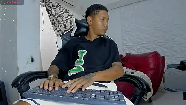 Snapshot of blackdirty420 chatting on 11.19.25 blackdirty420 online show from 11.19.25