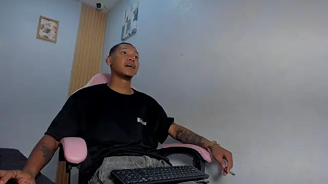 Snapshot of blackdirty420 chatting on 11.24.25 blackdirty420 online show from 11.24.25