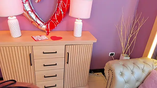 scarlet edwars online show from 02.13.25