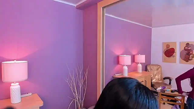 scarlet edwars online show from 03.04.25