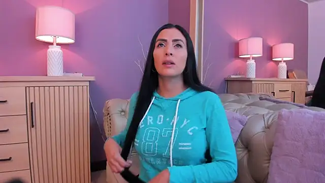 scarlet edwars online show from 03.07.25