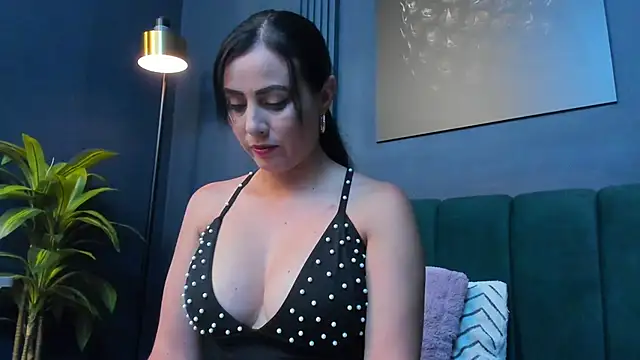 scarlet edwars online show from 10.25.25