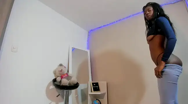 enyelsalas2 online show from 02.28.25