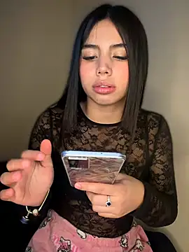 Laura-Khalifa online show from 08.03.26