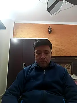 Snapshot of innocentboy1987 chatting on 11.26.25 innocentboy1987 online show from 11.26.25