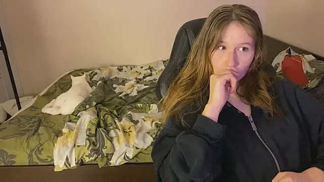 Sabrinaanddaniel online show from 10.27.25