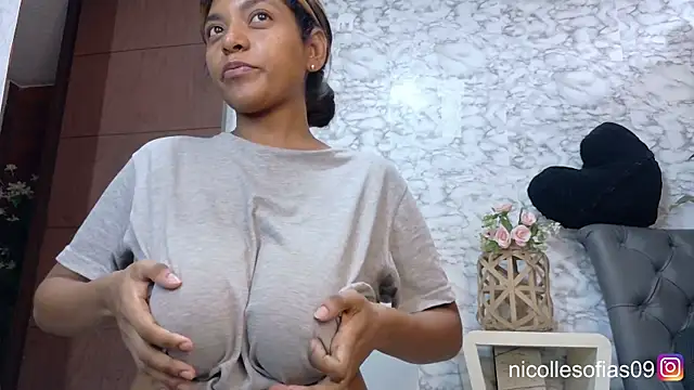 Snapshot of nicollesofia2 chatting on 06.09.26 nicollesofia2 online show from 06.09.26