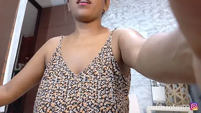 Snapshot of nicollesofia2 chatting on 06.18.26 nicollesofia2 online show from 06.18.26