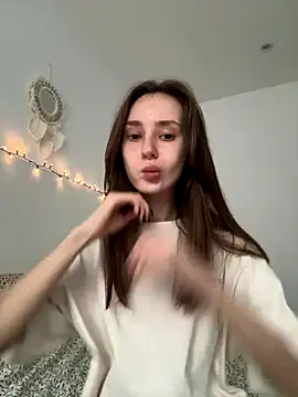 Snapshot of RosieMills chatting on 12.16.25 RosieMills online show from 12.16.25