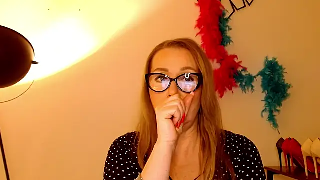 Snapshot of leaxSTAR chatting on 02.20.25 leaxSTAR online show from 02.20.25