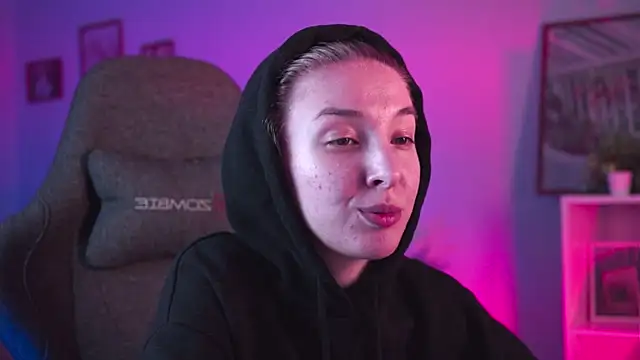 Snapshot of PhilippaAdamas chatting on 02.23.25 PhilippaAdamas online show from 02.23.25