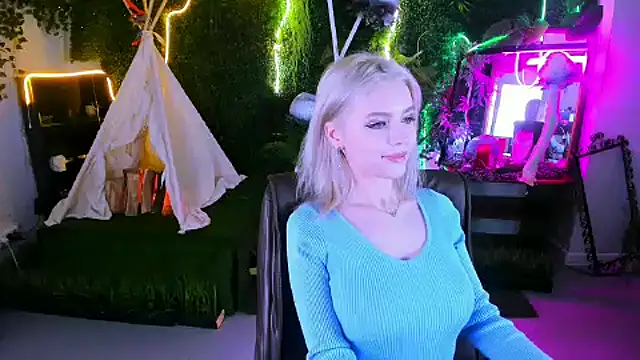 LeonaStane online show from 02.13.25