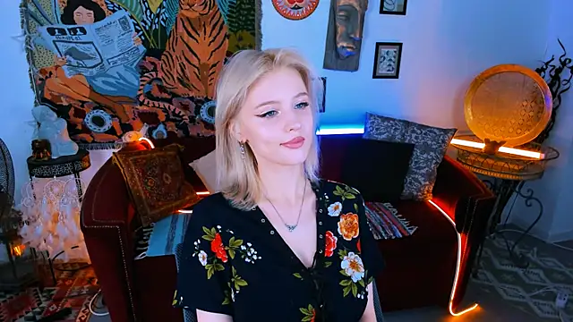 LeonaStane online show from 09.13.25