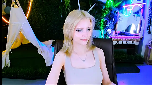 LeonaStane online show from 11.14.25