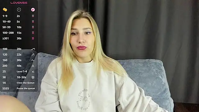 Snapshot of And1sa chatting on 09.17.25 And1sa online show from 09.17.25