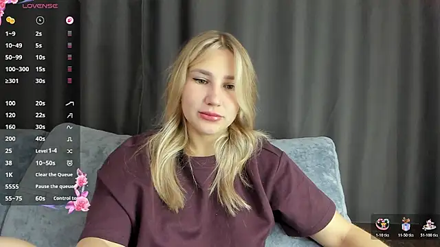 Snapshot of And1sa chatting on 10.21.25 And1sa online show from 10.21.25