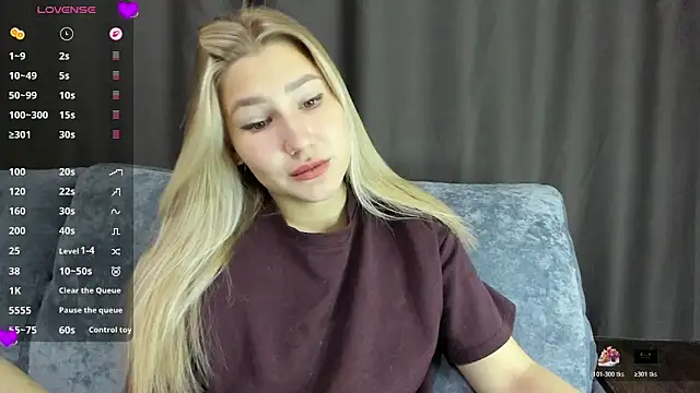 Snapshot of And1sa chatting on 11.05.25 And1sa online show from 11.05.25