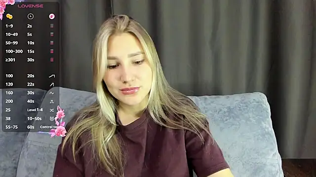 Snapshot of And1sa chatting on 11.21.25 And1sa online show from 11.21.25