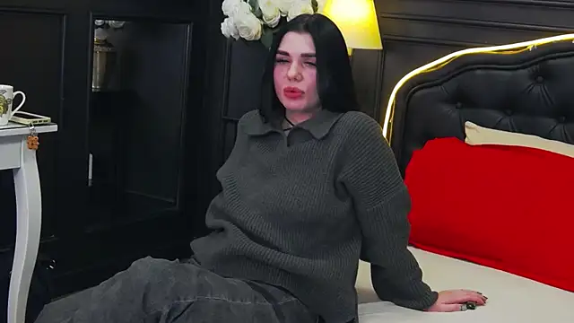 Snapshot of MaeveMoon chatting on 02.07.25 MaeveMoon online show from 02.07.25