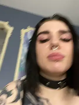 Snapshot of MaeveMoon chatting on 02.24.25 MaeveMoon online show from 02.24.25