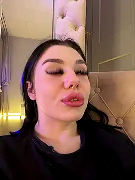 MaeveMoon online show from 11.13.25