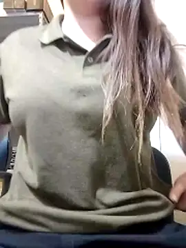 Snapshot of Ezella1 chatting on 12.19.25 Ezella1 online show from 12.19.25